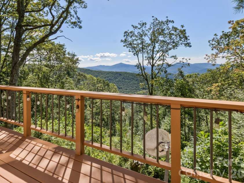 212 Chestnut Forest Road, Fairview, NC 28730.  MLS# CAR4372045, YatesRealty ID 14587. 