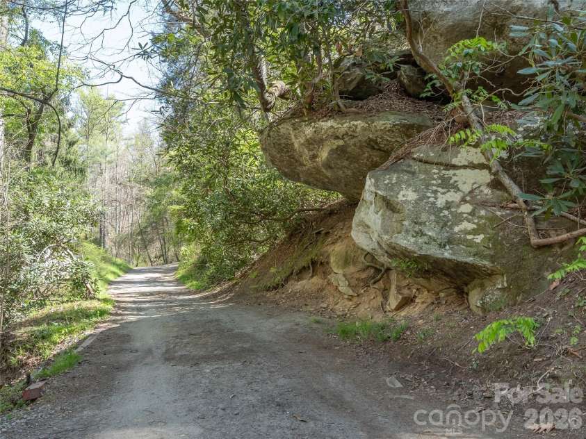 40 Morning Dove Lane, Flat Rock, NC 28731.  MLS# CAR4365112, YatesRealty ID 14589. 