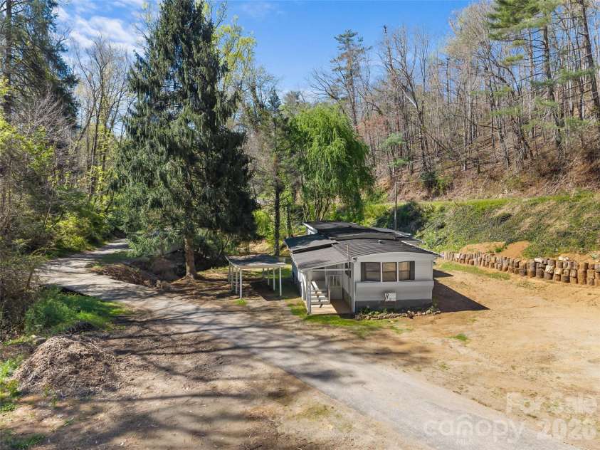 40 Morning Dove Lane, Flat Rock, NC 28731.  MLS# CAR4365112, YatesRealty ID 14589. 