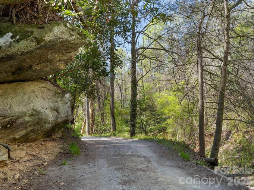 40 Morning Dove Lane, Flat Rock, NC 28731.  MLS# CAR4365112, YatesRealty ID 14589. 