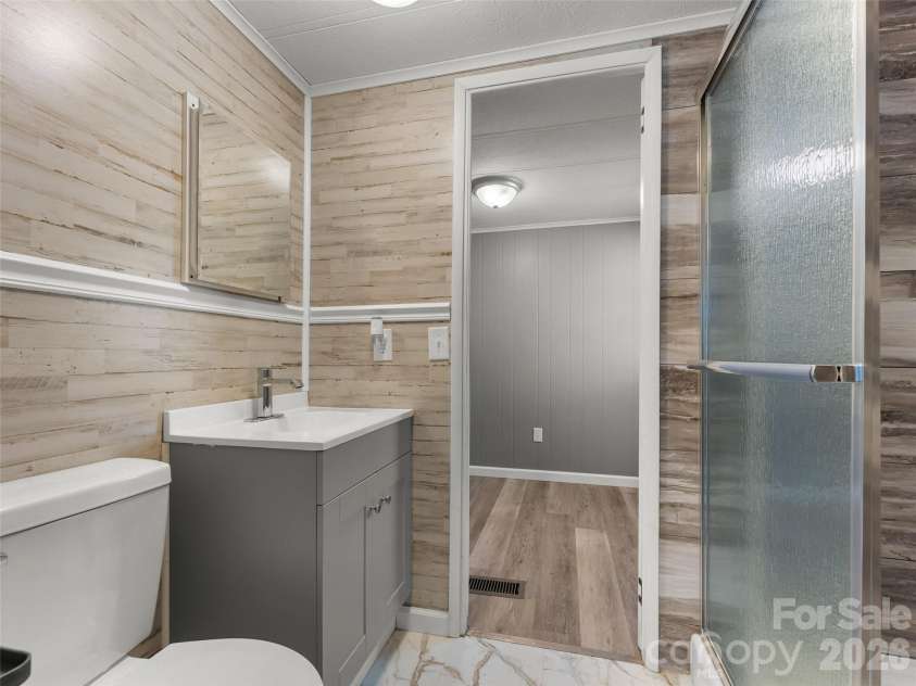 40 Morning Dove Lane, Flat Rock, NC 28731.  MLS# CAR4365112, YatesRealty ID 14589. Bathroom