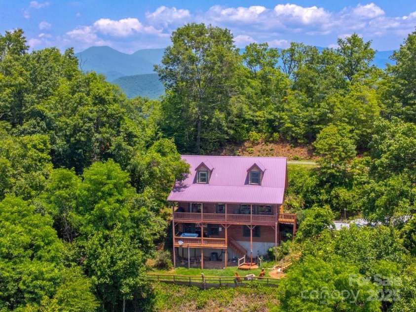561 Signal Ridge, Sylva, NC 28779.  MLS# CAR4325911, YatesRealty ID 1459. 