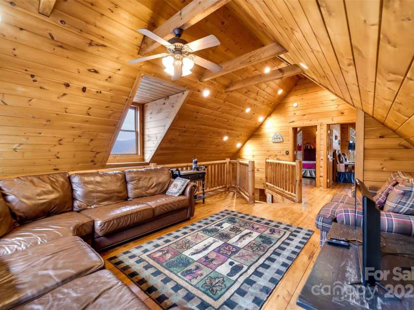 561 Signal Ridge, Sylva, NC 28779.  MLS# CAR4325911, YatesRealty ID 1459. 