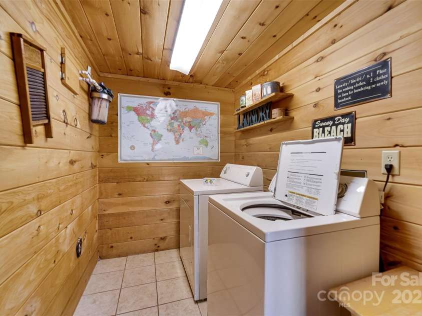 561 Signal Ridge, Sylva, NC 28779.  MLS# CAR4325911, YatesRealty ID 1459. 