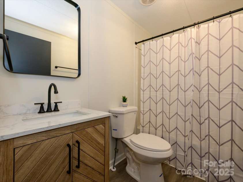 105 Mountain Brook Drive, Bessemer City, NC 28016.  MLS# CAR4237868, YatesRealty ID 14590. Hall bath with shower/tub combo as well.