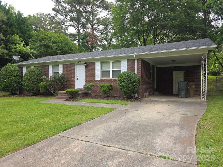 409 Anne Avenue, Waxhaw, NC 28173.  MLS# CAR4258231, YatesRealty ID 14591. 