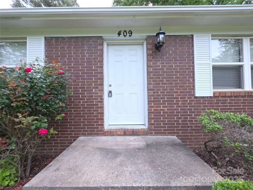 409 Anne Avenue, Waxhaw, NC 28173.  MLS# CAR4258231, YatesRealty ID 14591. 