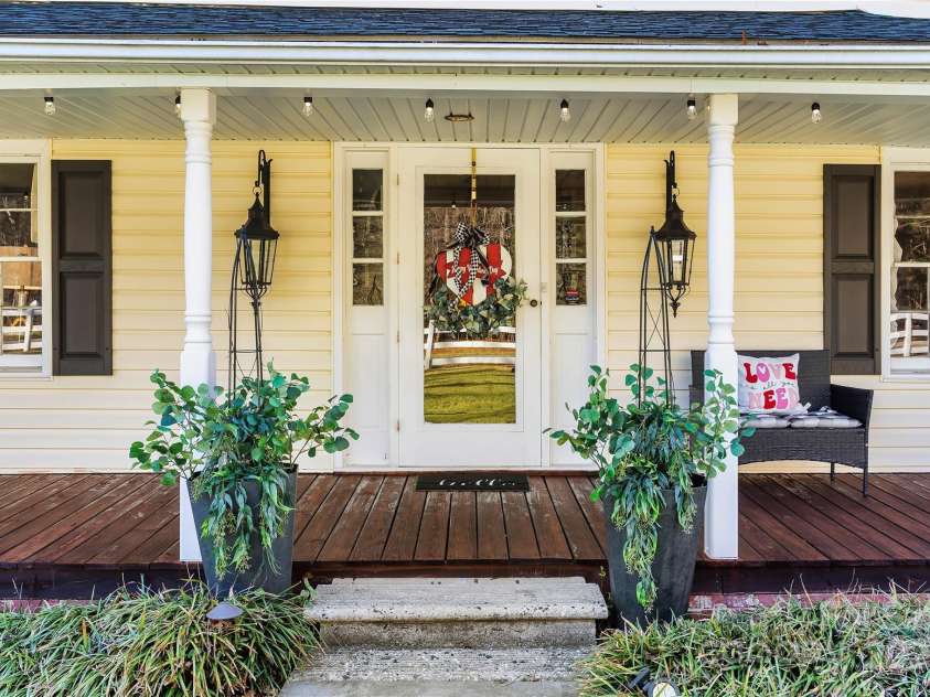 447 Henderson Road, Chesnee, SC 29323.  MLS# CAR4243920, YatesRealty ID 14592. 