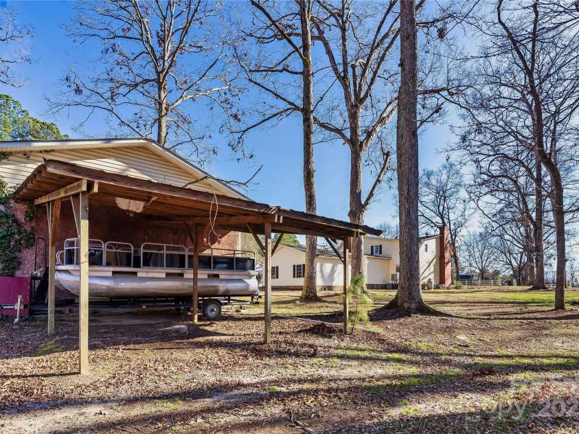 447 Henderson Road, Chesnee, SC 29323.  MLS# CAR4243920, YatesRealty ID 14592. 