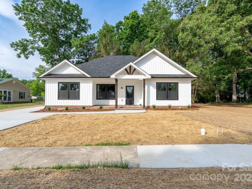 315 Hoke Street, Landis, NC 28088.  MLS# CAR4259247, YatesRealty ID 14593. 