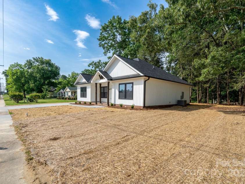 315 Hoke Street, Landis, NC 28088.  MLS# CAR4259247, YatesRealty ID 14593. 