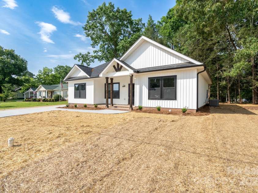 315 Hoke Street, Landis, NC 28088.  MLS# CAR4259247, YatesRealty ID 14593. 