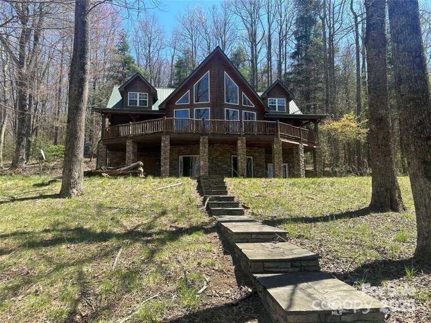 40 Boulder Lane, Hendersonville, NC 28792.  MLS# CAR4300331, YatesRealty ID 14594. 