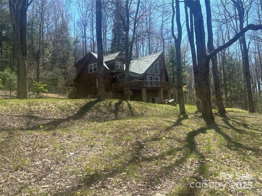 40 Boulder Lane, Hendersonville, NC 28792.  MLS# CAR4300331, YatesRealty ID 14594. 