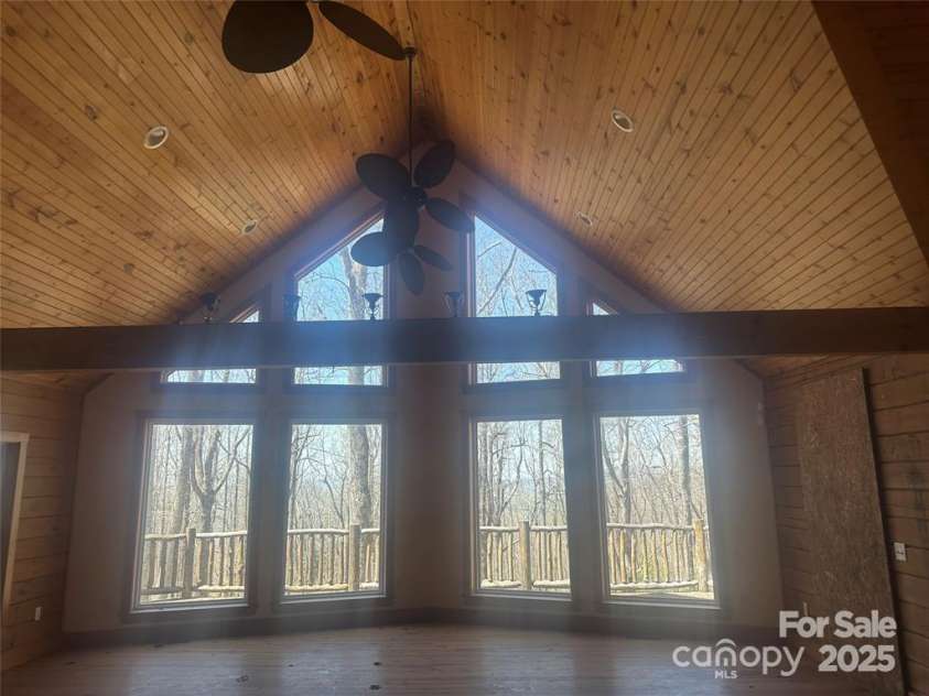 40 Boulder Lane, Hendersonville, NC 28792.  MLS# CAR4300331, YatesRealty ID 14594. 