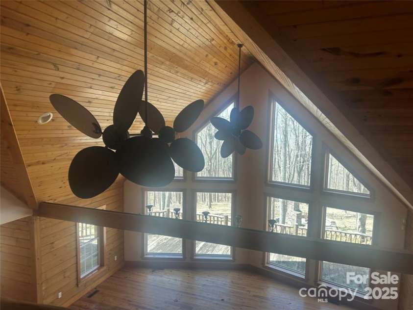 40 Boulder Lane, Hendersonville, NC 28792.  MLS# CAR4300331, YatesRealty ID 14594. 