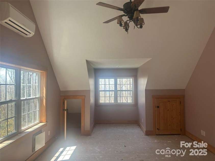40 Boulder Lane, Hendersonville, NC 28792.  MLS# CAR4300331, YatesRealty ID 14594. 