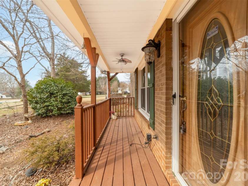 4709 Oakwood Circle, Gastonia, NC 28056.  MLS# CAR4343156, YatesRealty ID 14594. 