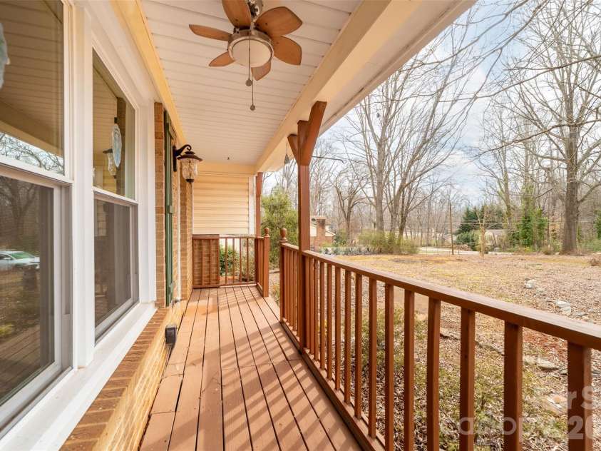 4709 Oakwood Circle, Gastonia, NC 28056.  MLS# CAR4343156, YatesRealty ID 14594. 