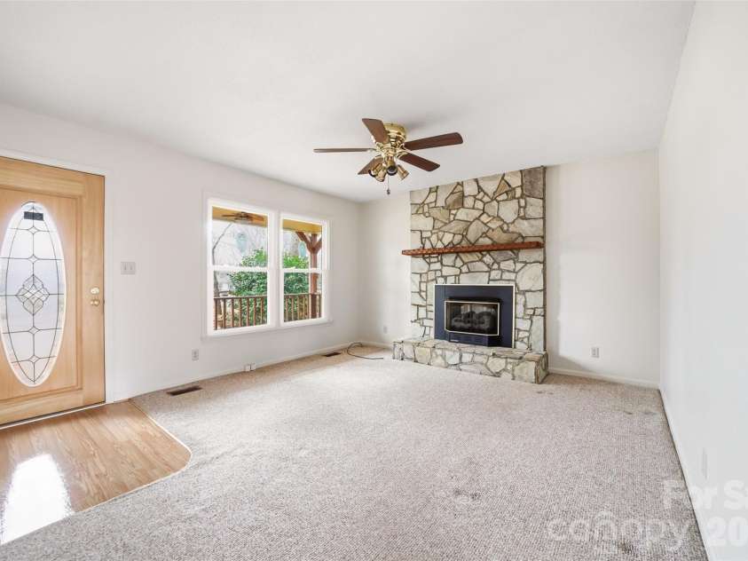 4709 Oakwood Circle, Gastonia, NC 28056.  MLS# CAR4343156, YatesRealty ID 14594. 