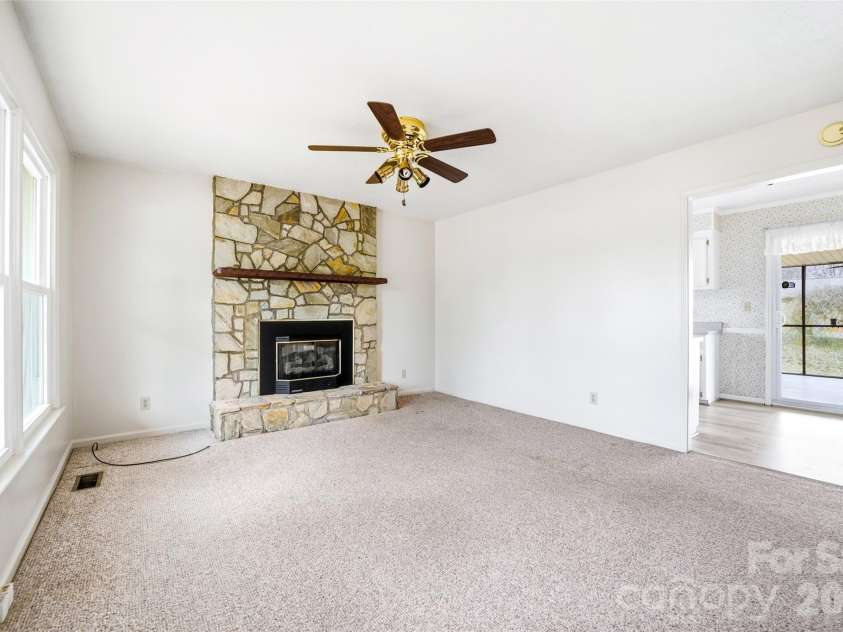 4709 Oakwood Circle, Gastonia, NC 28056.  MLS# CAR4343156, YatesRealty ID 14594. 