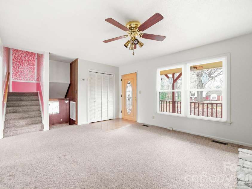 4709 Oakwood Circle, Gastonia, NC 28056.  MLS# CAR4343156, YatesRealty ID 14594. 