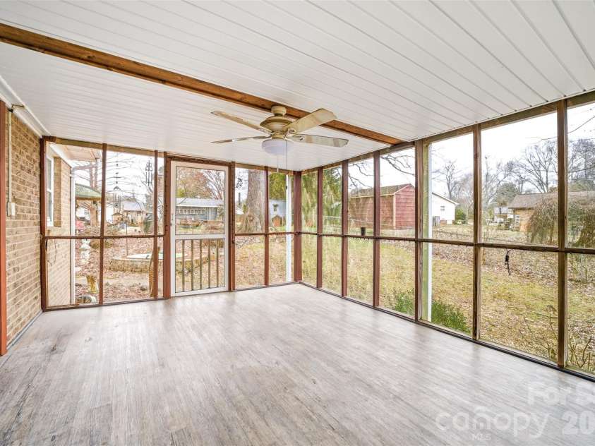 4709 Oakwood Circle, Gastonia, NC 28056.  MLS# CAR4343156, YatesRealty ID 14594. 
