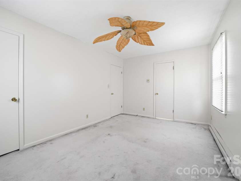 4709 Oakwood Circle, Gastonia, NC 28056.  MLS# CAR4343156, YatesRealty ID 14594. 