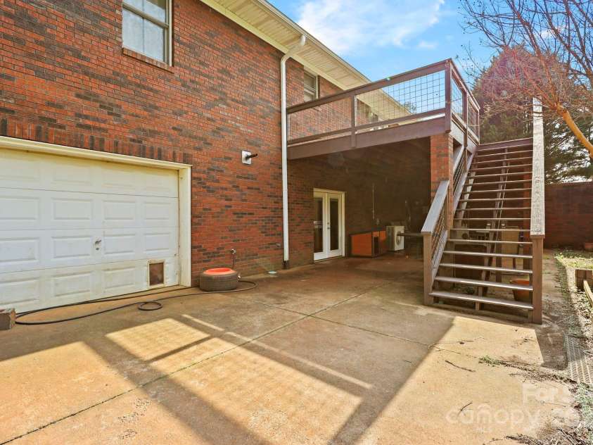 173 Chestnut Grove Road, Statesville, NC 28625.  MLS# CAR4244341, YatesRealty ID 14595. 
