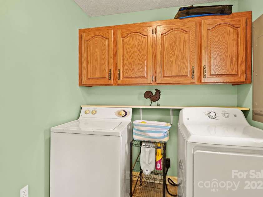 173 Chestnut Grove Road, Statesville, NC 28625.  MLS# CAR4244341, YatesRealty ID 14595. 