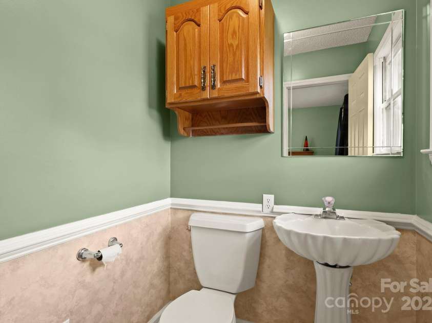 173 Chestnut Grove Road, Statesville, NC 28625.  MLS# CAR4244341, YatesRealty ID 14595. Bathroom  1/2