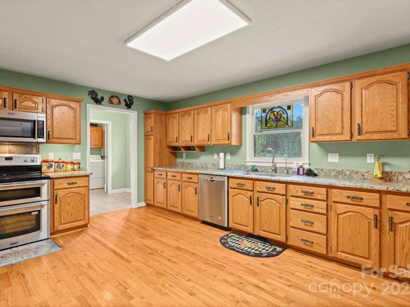 173 Chestnut Grove Road, Statesville, NC 28625.  MLS# CAR4244341, YatesRealty ID 14595. Kitchen
