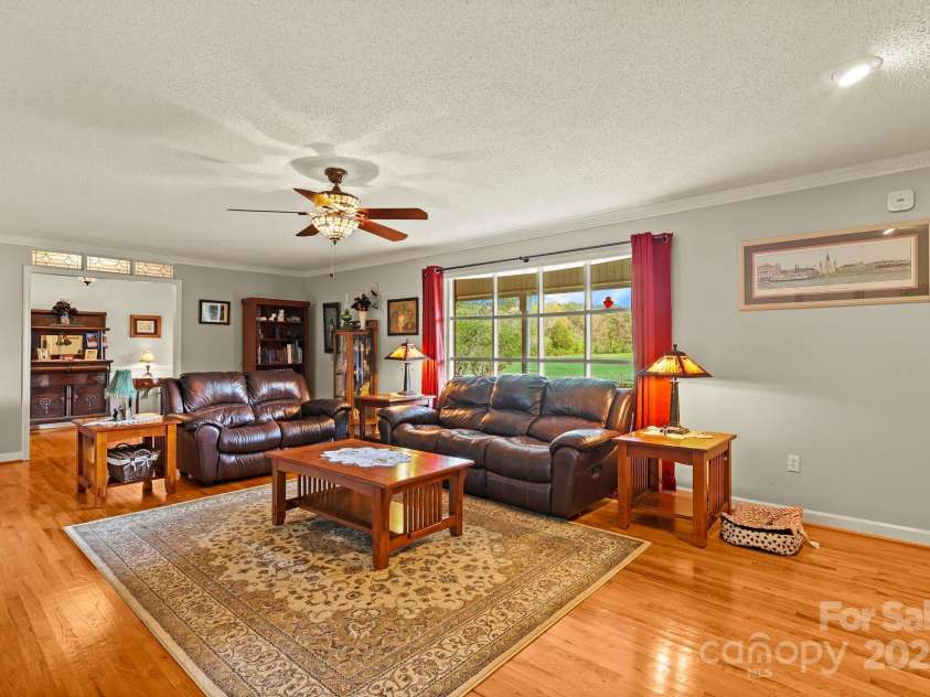 173 Chestnut Grove Road, Statesville, NC 28625.  MLS# CAR4244341, YatesRealty ID 14595. Living Roon