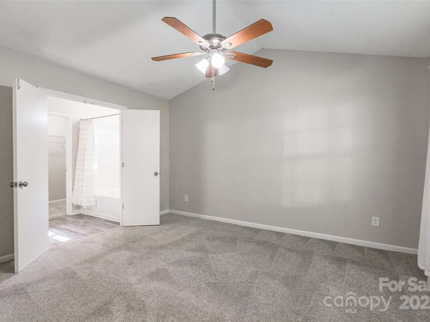 8339 Hornwood Court, Charlotte, NC 28215.  MLS# CAR4259440, YatesRealty ID 14596. 