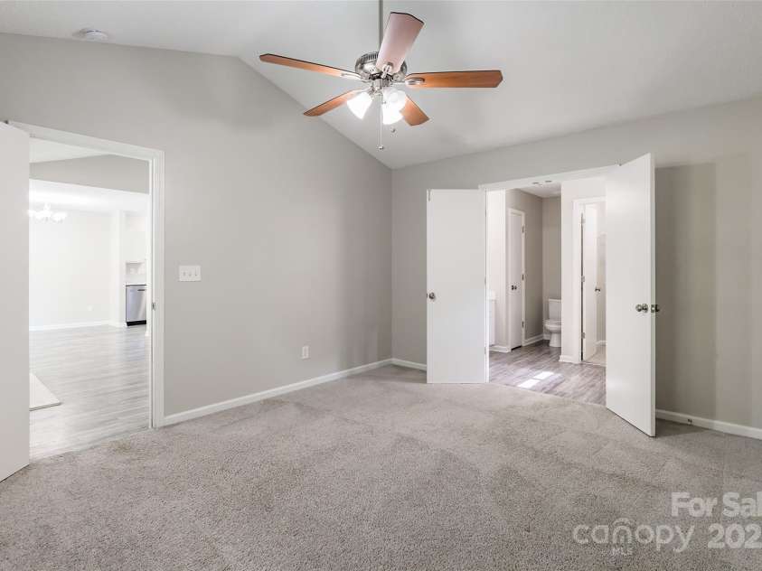 8339 Hornwood Court, Charlotte, NC 28215.  MLS# CAR4259440, YatesRealty ID 14596. 