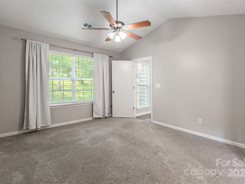 8339 Hornwood Court, Charlotte, NC 28215.  MLS# CAR4259440, YatesRealty ID 14596. 