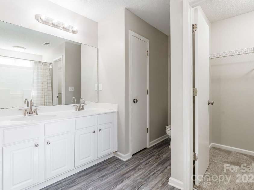 8339 Hornwood Court, Charlotte, NC 28215.  MLS# CAR4259440, YatesRealty ID 14596. 