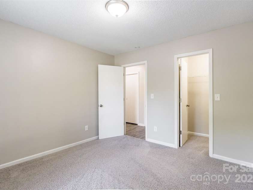 8339 Hornwood Court, Charlotte, NC 28215.  MLS# CAR4259440, YatesRealty ID 14596. 