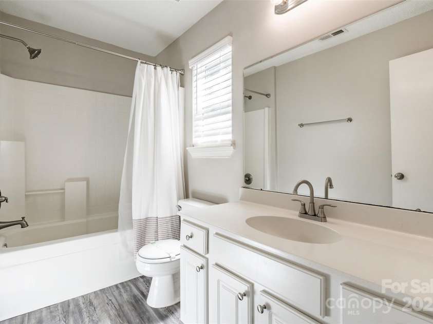 8339 Hornwood Court, Charlotte, NC 28215.  MLS# CAR4259440, YatesRealty ID 14596. 