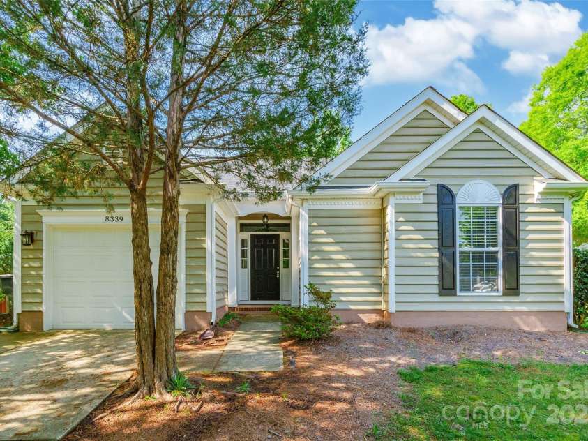 8339 Hornwood Court, Charlotte, NC 28215.  MLS# CAR4259440, YatesRealty ID 14596. 