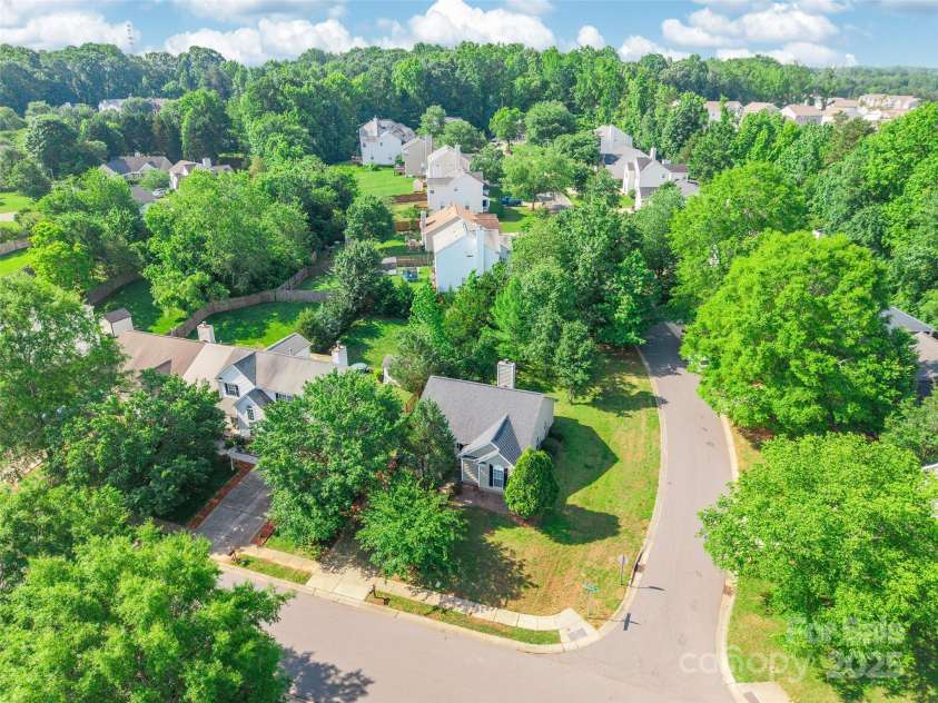 8339 Hornwood Court, Charlotte, NC 28215.  MLS# CAR4259440, YatesRealty ID 14596. 