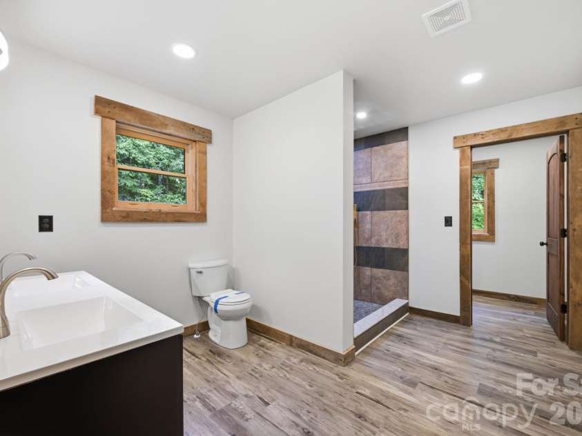486 Hunter-Lysik Way, Laurel Springs, NC 28644.  MLS# CAR4325096, YatesRealty ID 14597. Primary Bath with Walk In Closet