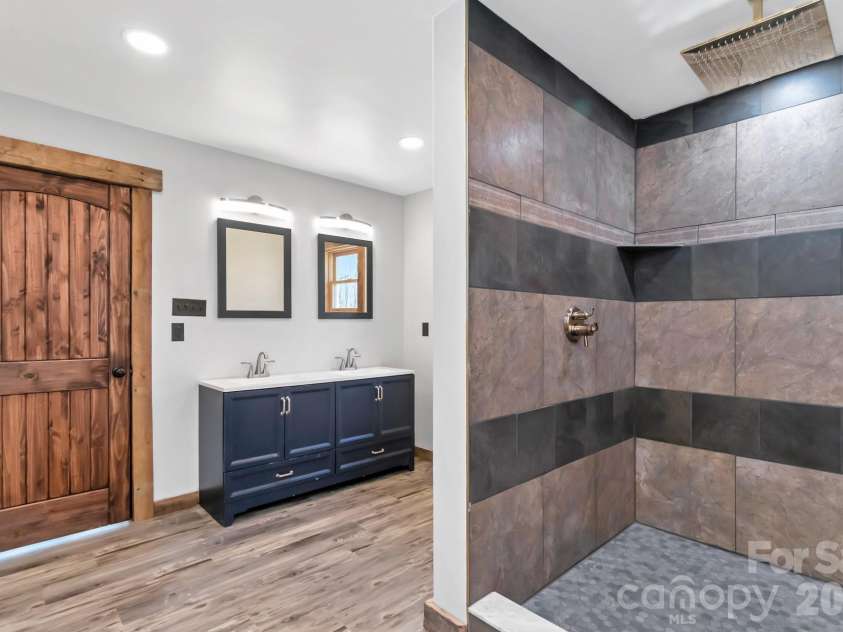 486 Hunter-Lysik Way, Laurel Springs, NC 28644.  MLS# CAR4325096, YatesRealty ID 14597. Primary Ensuite Bathroom