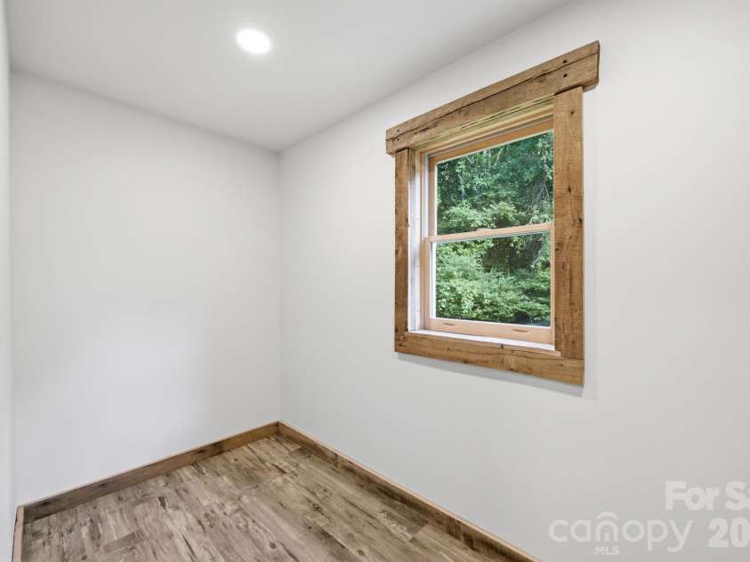 486 Hunter-Lysik Way, Laurel Springs, NC 28644.  MLS# CAR4325096, YatesRealty ID 14597. Primary Walk In Closet