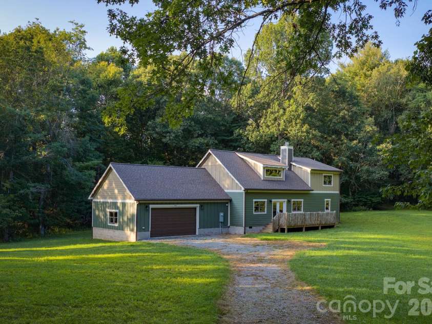486 Hunter-Lysik Way, Laurel Springs, NC 28644.  MLS# CAR4325096, YatesRealty ID 14597. Welcome Home