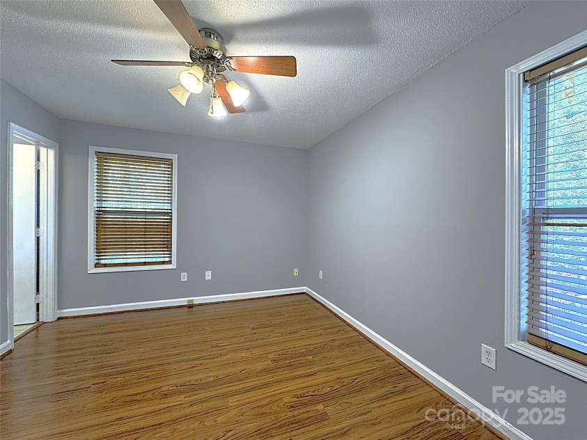 6430 Farmingdale Drive, Charlotte, NC 28212.  MLS# CAR4243771, YatesRealty ID 14597. 