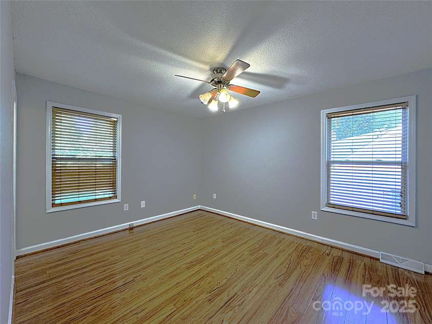6430 Farmingdale Drive, Charlotte, NC 28212.  MLS# CAR4243771, YatesRealty ID 14597. 