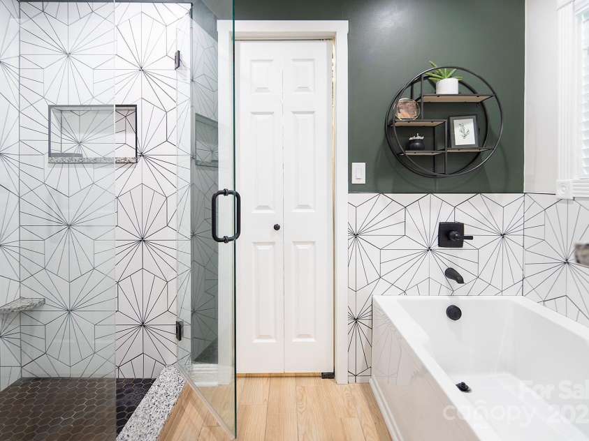 105 Chippewa Trail, China Grove, NC 28023.  MLS# CAR4255896, YatesRealty ID 14598. Primary Bath