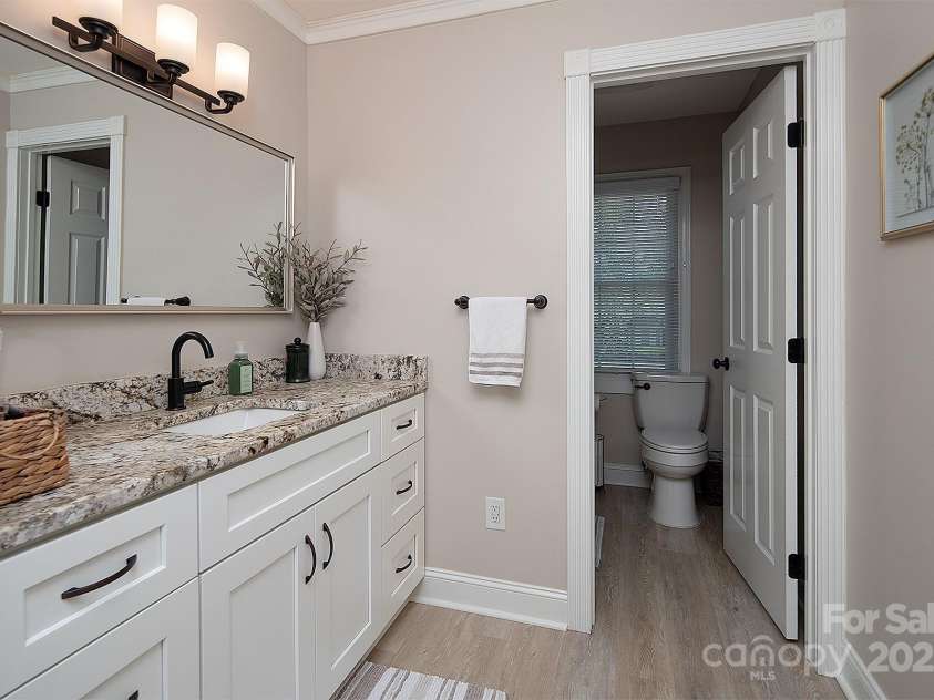 105 Chippewa Trail, China Grove, NC 28023.  MLS# CAR4255896, YatesRealty ID 14598. Upstairs Full Bath