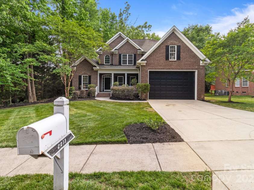 2213 Normandin Court, Charlotte, NC 28216.  MLS# CAR4257308, YatesRealty ID 14599. 